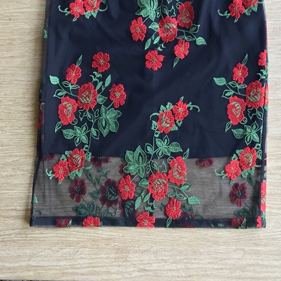 Calvin Klein SALE! Floral Embroidered Dress - Picture 7 of 8